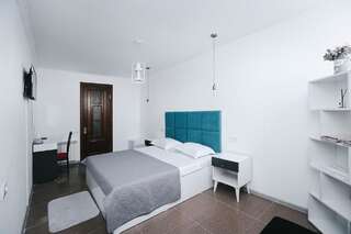 Отель Hotel King Tamari Кутаиси Апартаменты с 2 спальнями (для 6 взрослых)-1